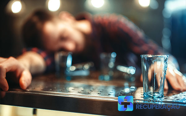 Clínica de Reabilitação para Alcoólatras de Córrego Novo - MG - Alcoolismo tem Tratamento 